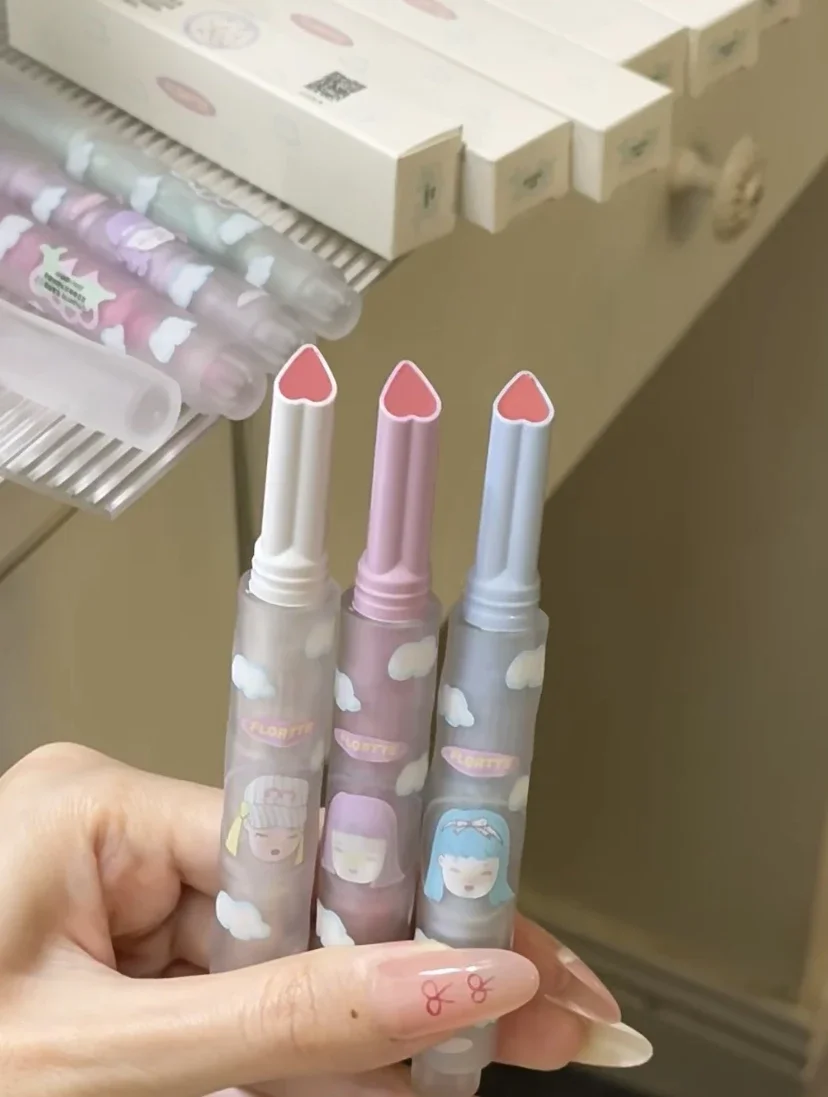 Фото Flortte Wackky Lipstick Love Solid Labial Mucus Moisturizer Бархатная туманная поверхность Длительная милая девушка №5