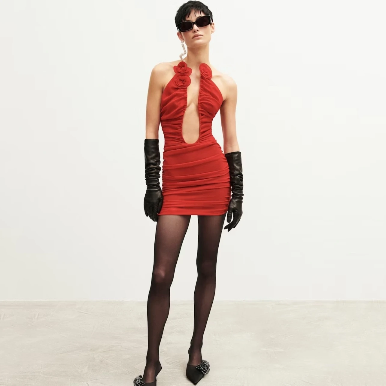 

Летнее Новое поступление, красное женское облегающее платье без бретелек с аппликацией и глубоким V-образным вырезом, модное вечернее праздничное платье