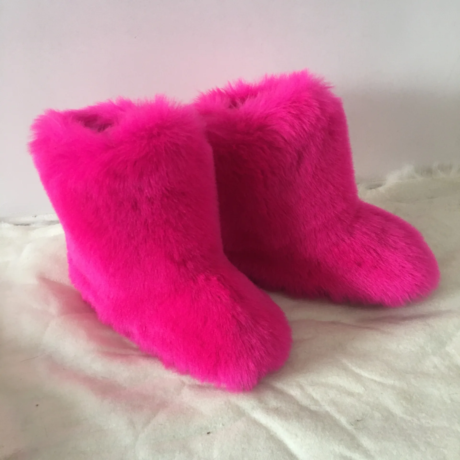 

Ботинки женские на меху, теплые сапоги без застежки, средней длины, круглый носок, искусственный мех енота, лиса, Современные вечерние празд...