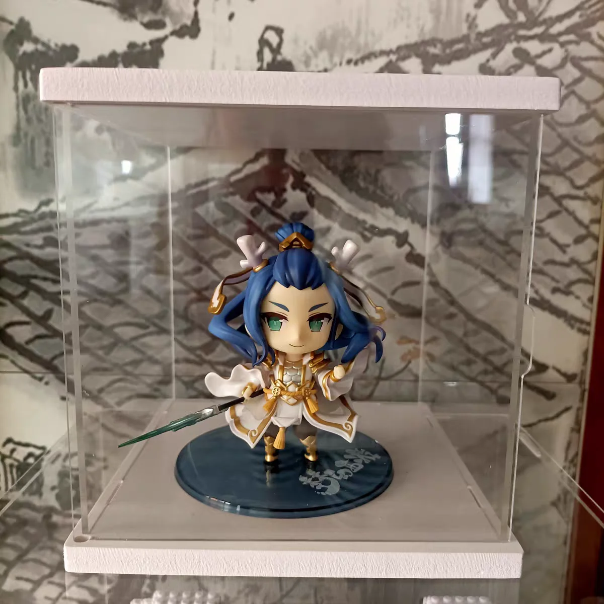 Прозрачный акриловый шкаф для хранения с открытой дверью пылезащитная крышка