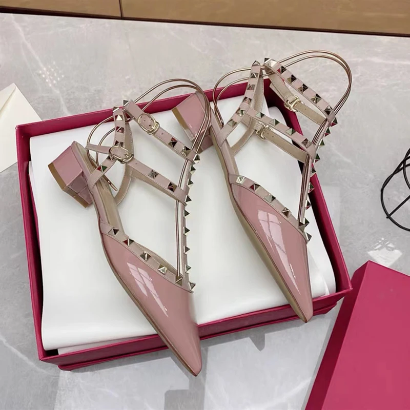 Luxury Brand Women's Sandals 2023 Summer Ankle Strap Leather Rivets Thick Heel Sandals Pointed Toe Fashion Ladies Designer Pumps
