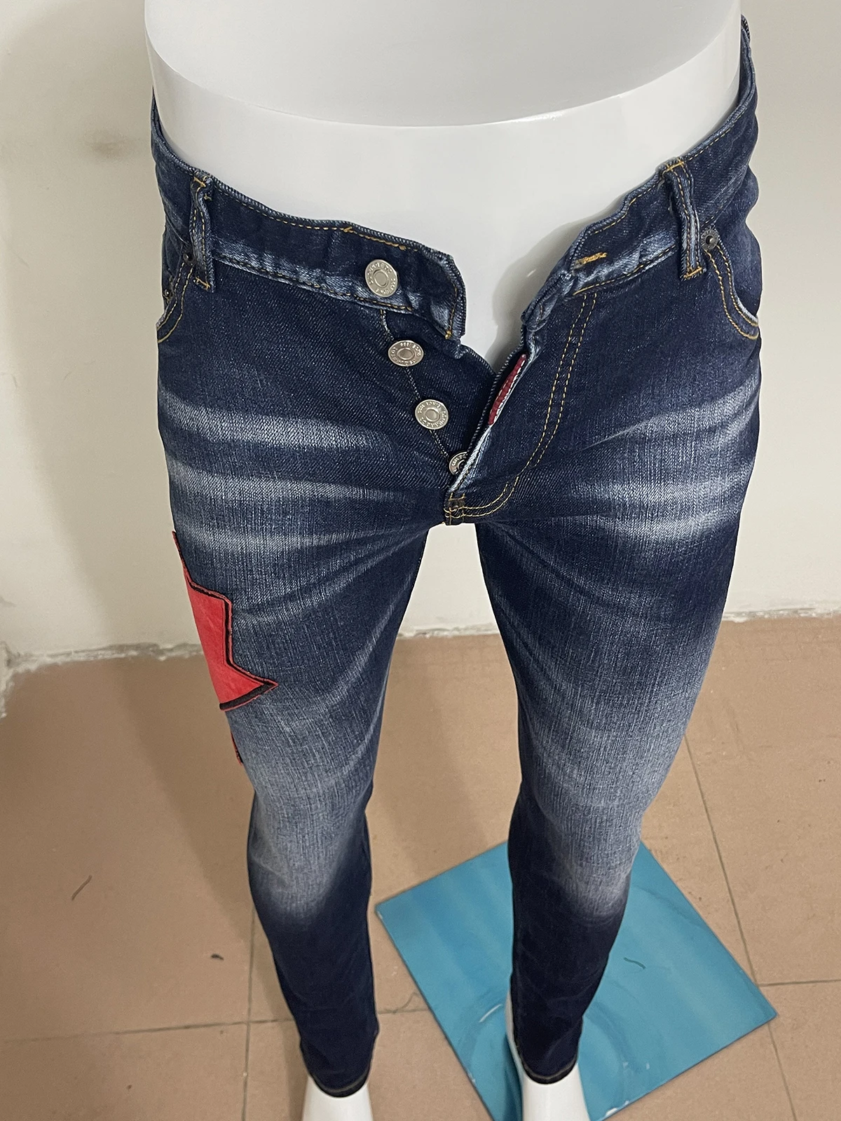 Spring/Summer 2023 new D2 jeans fashion men wash embroidered badge maple leaf fashion micro-bullet small straight tube dark