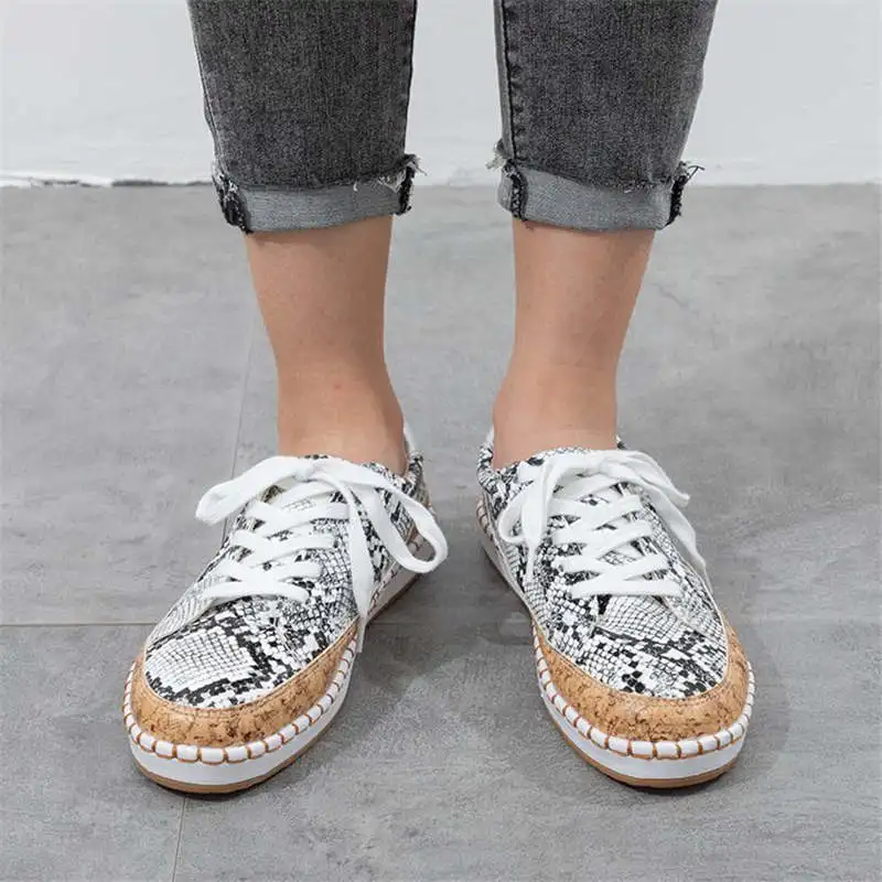 

Snickers Brand Red Sneakers Designer High Quality Woman Sport Bity Running Sneakers Zapstos Fashionable Sports Shoes Low Tennis