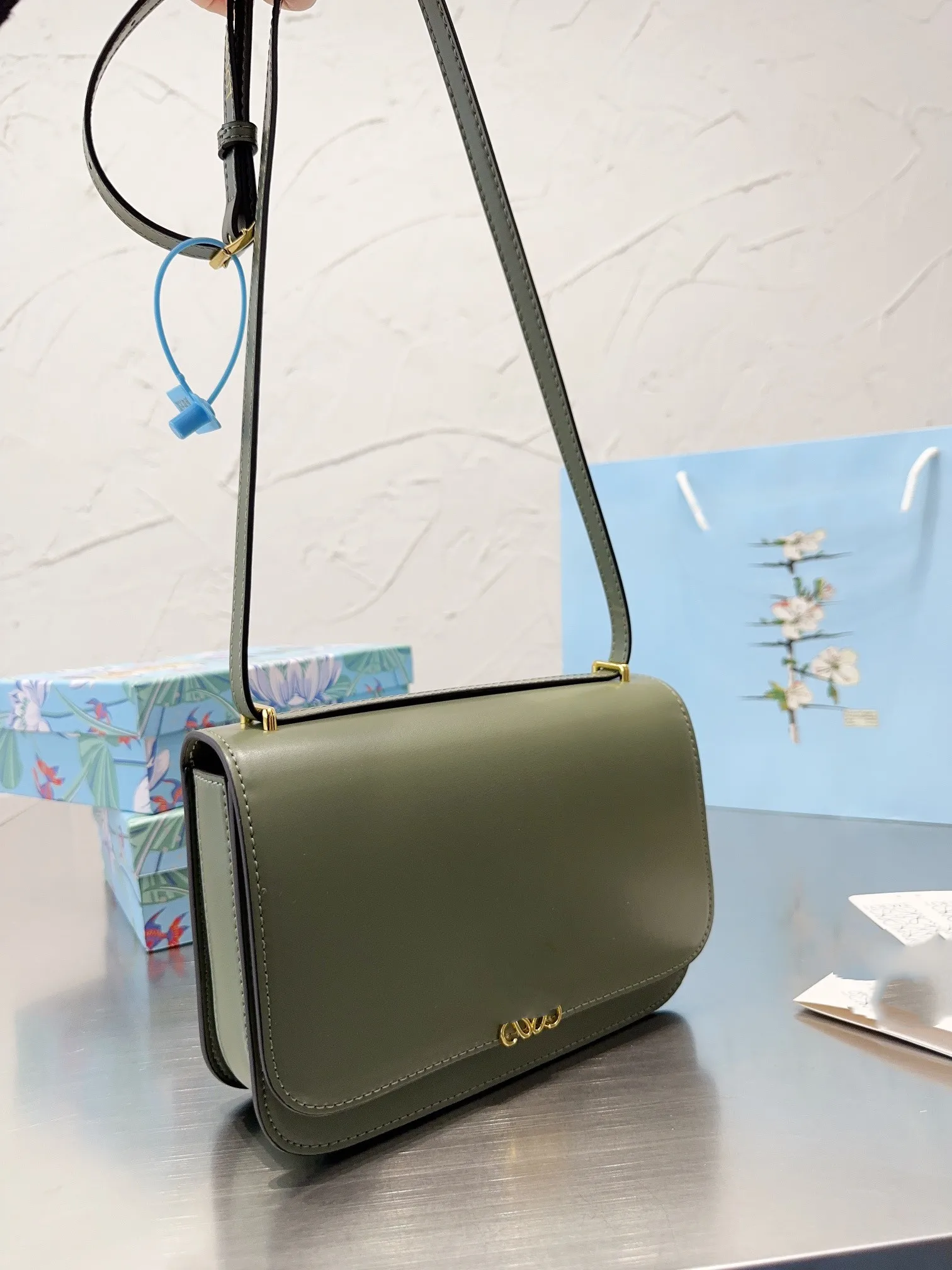 

New Brand Luxury Designer Gate Brand handbag with letter lock buckle and cowhide quality Single Shoulder Crossbody Bag ​Size23cm