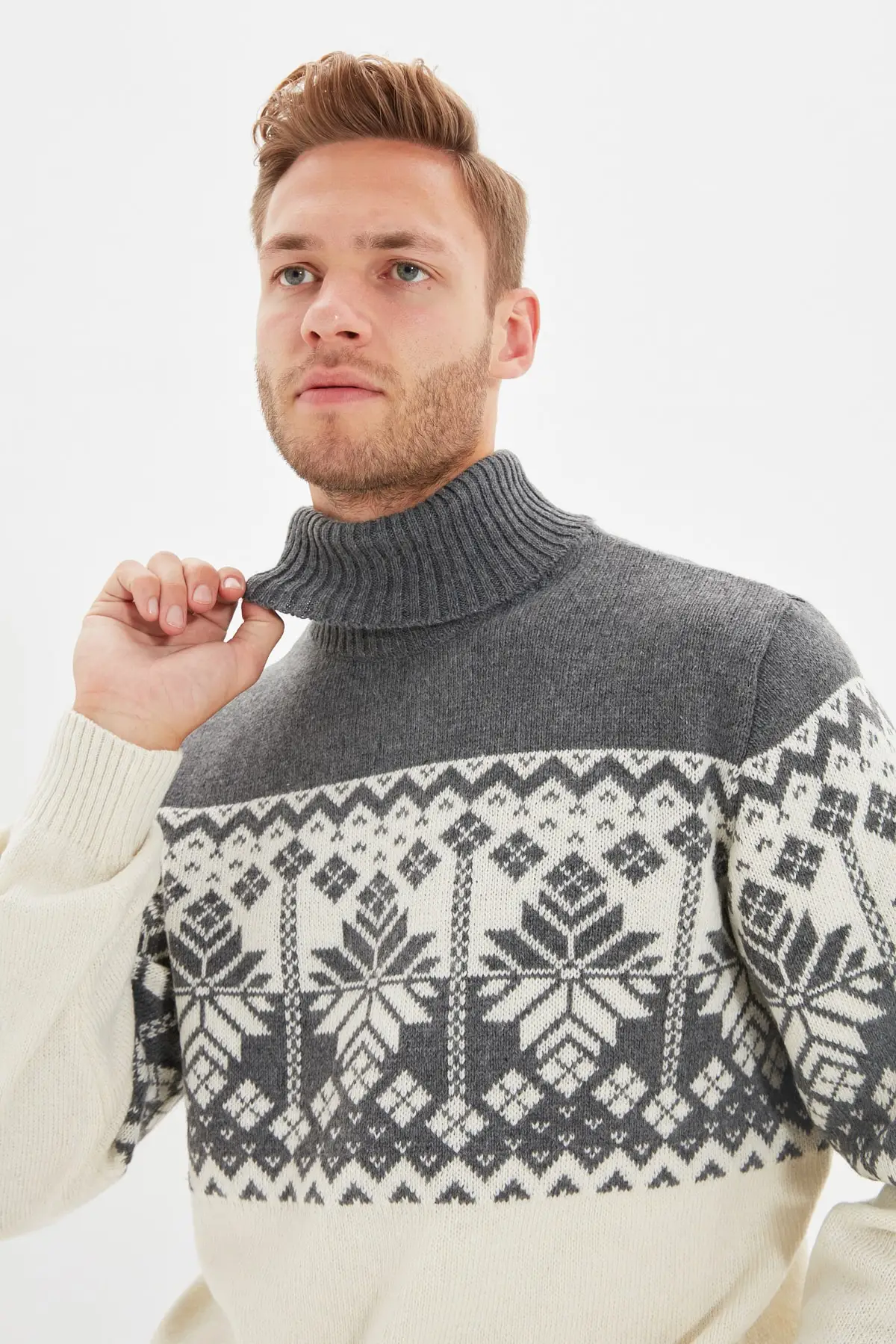 

Men's Slim Fit turtleneck jacquard paneled Knitwear sweater TMNAW22KZ0296