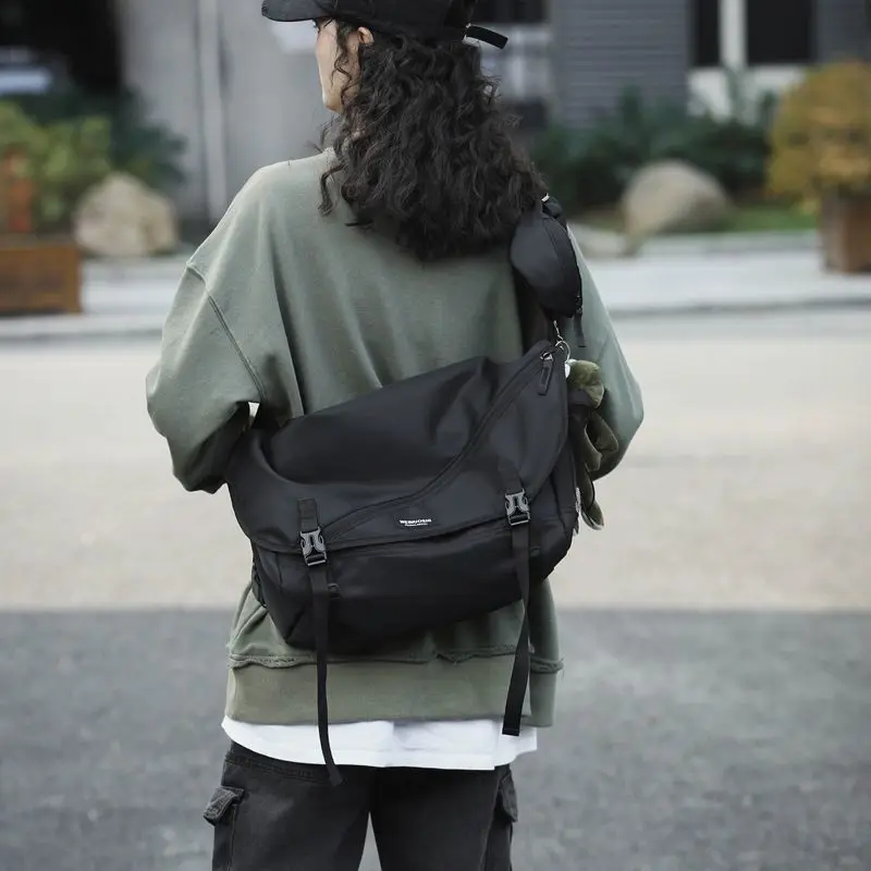 2023 Nylon Fabric Messenger Bag Women's Large Capacity Messenger Bag Leisure Computer Shoulder Bag Japanese Tooling Function Bag