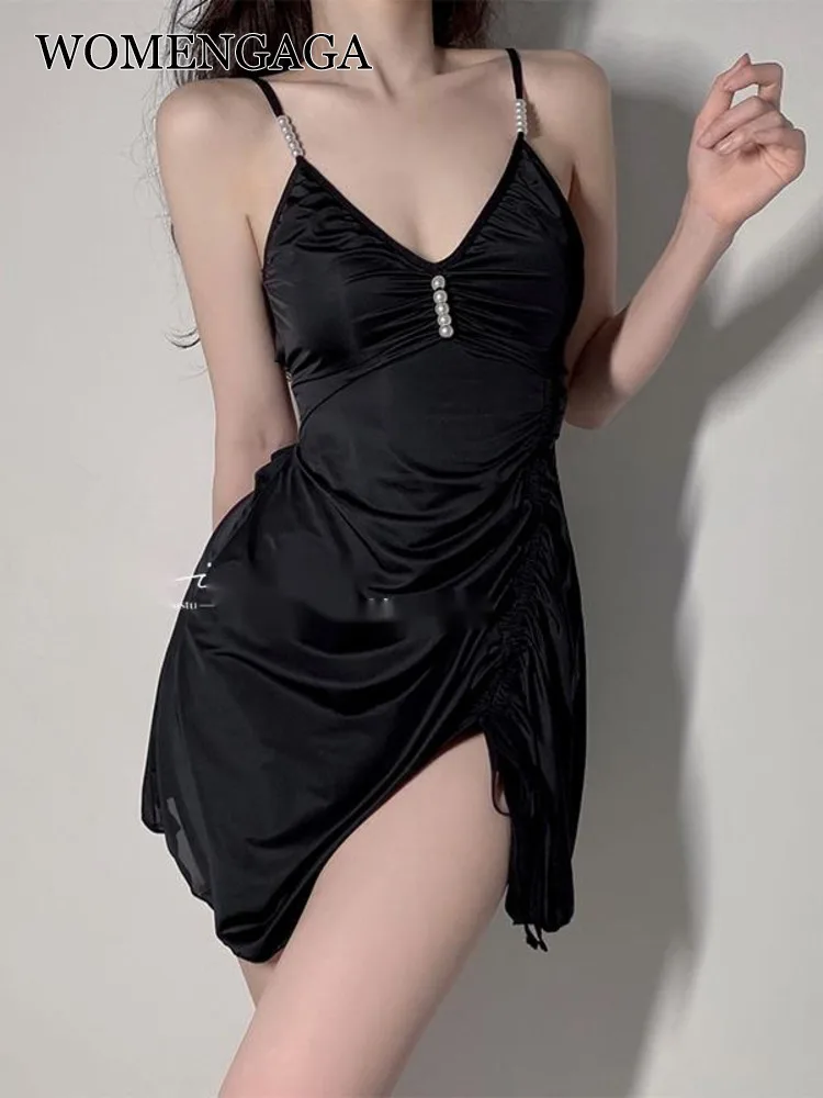 

Мини-платье-майка женское черное с открытой спиной и жемчужинами