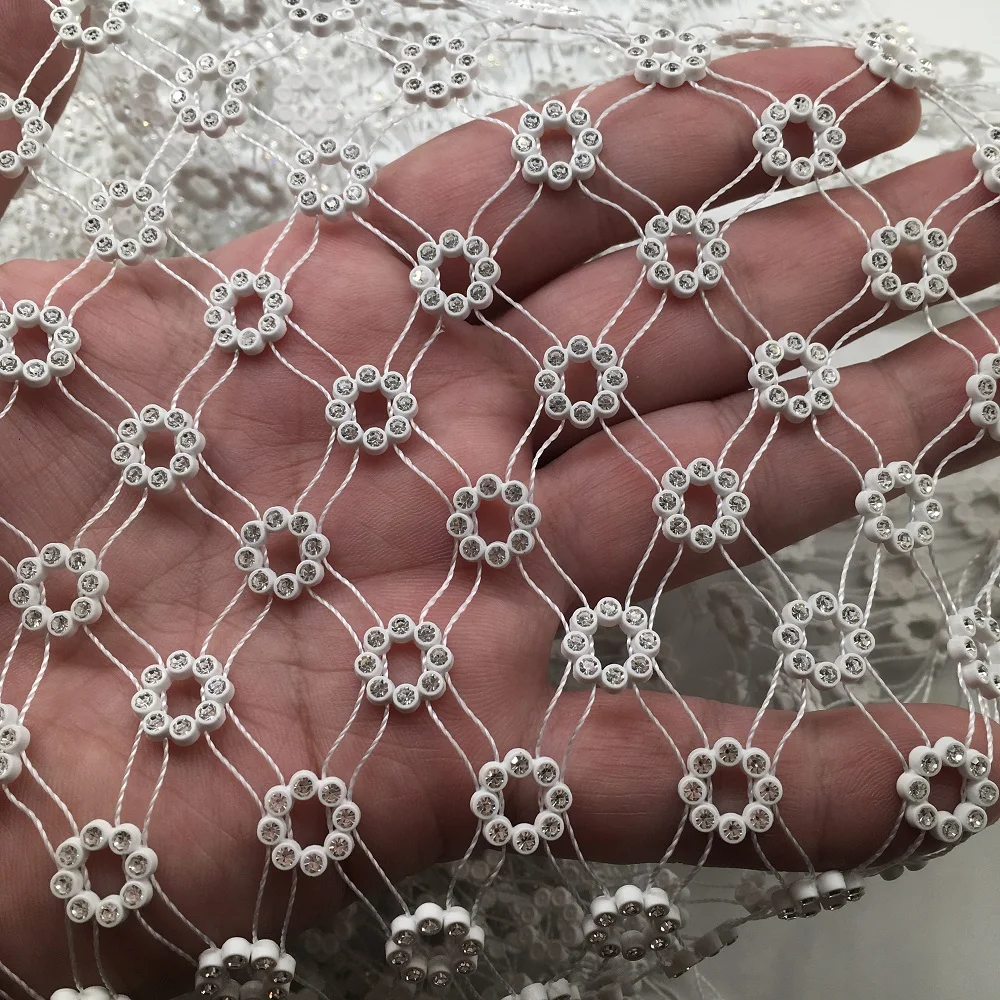 Круглый сетчатый бриллиант. Аксессуары для одежды. Экологически чистые