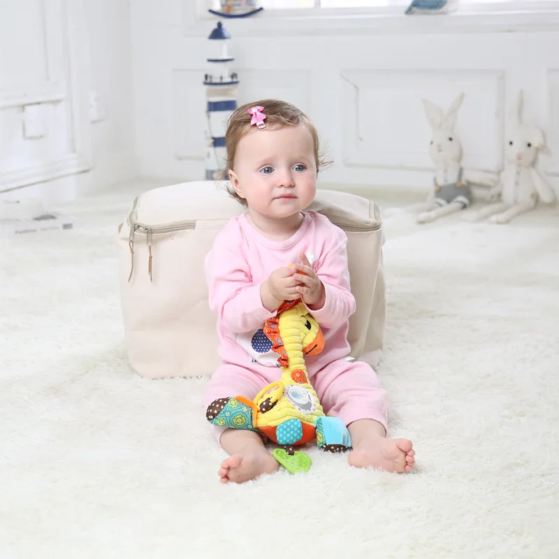 

Sozzy Giraffe Plays the Music Box, Pulls the Piano and Pulls the Bell Car