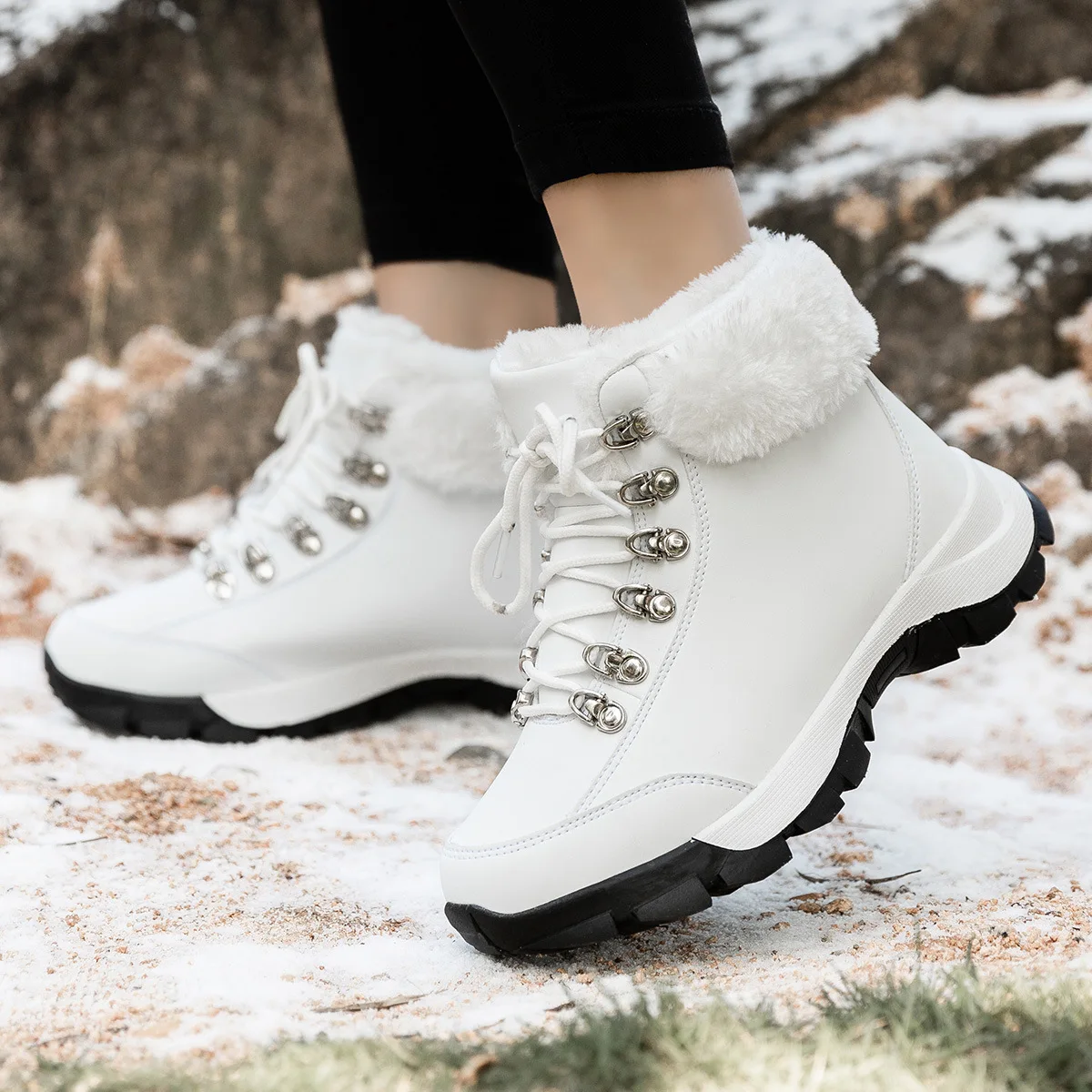 Women Hiking Shoes Winter Outdoor Sports Hiking Boots Waterproof Mountain Shoes High Top Non-slip Sneakers Snow Boots Warm Plush