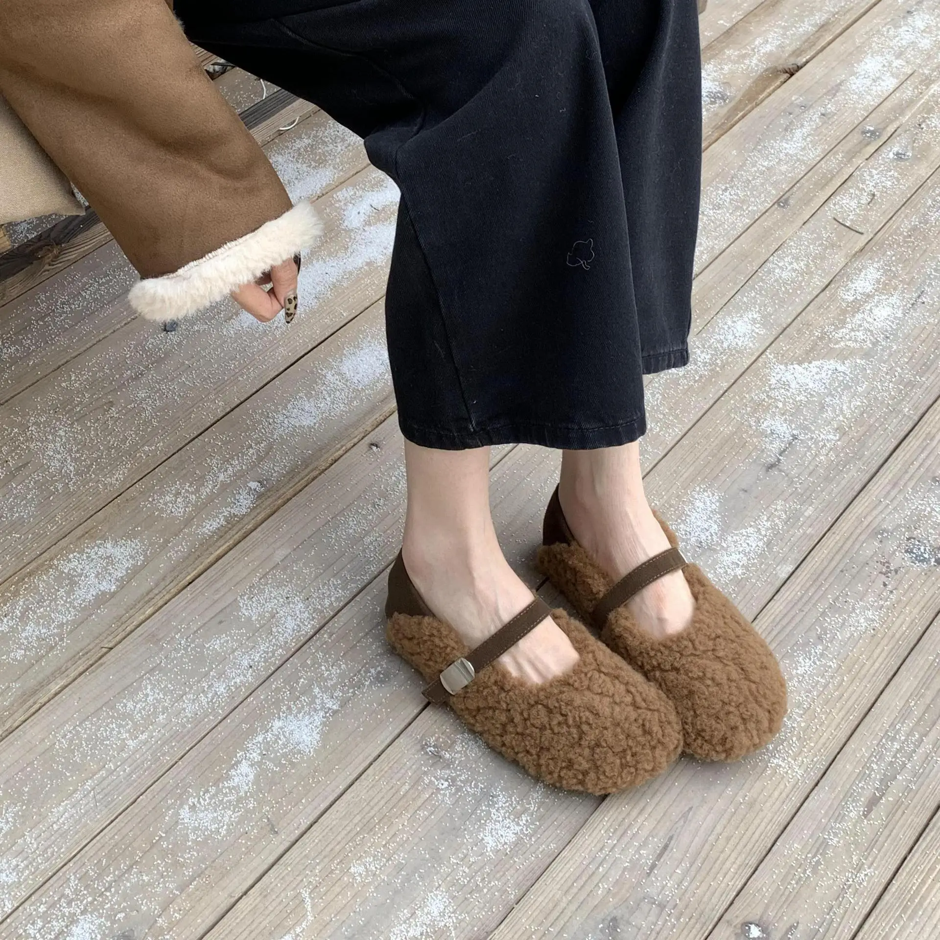 Универсальные туфли с неглубоким носком женские осенние слипоны 2024 мягкие