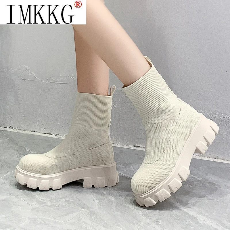 

Женские ботинки-носки на массивной платформе в стиле панк