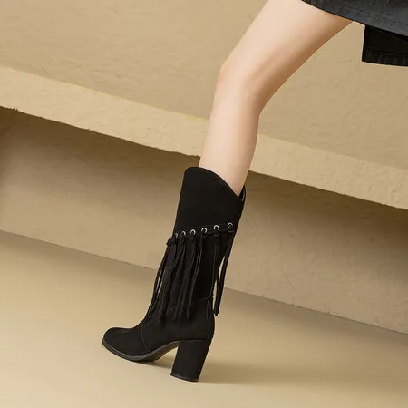 Ботинки из искусственной замши с острым носком на квадратном каблуке 7 см