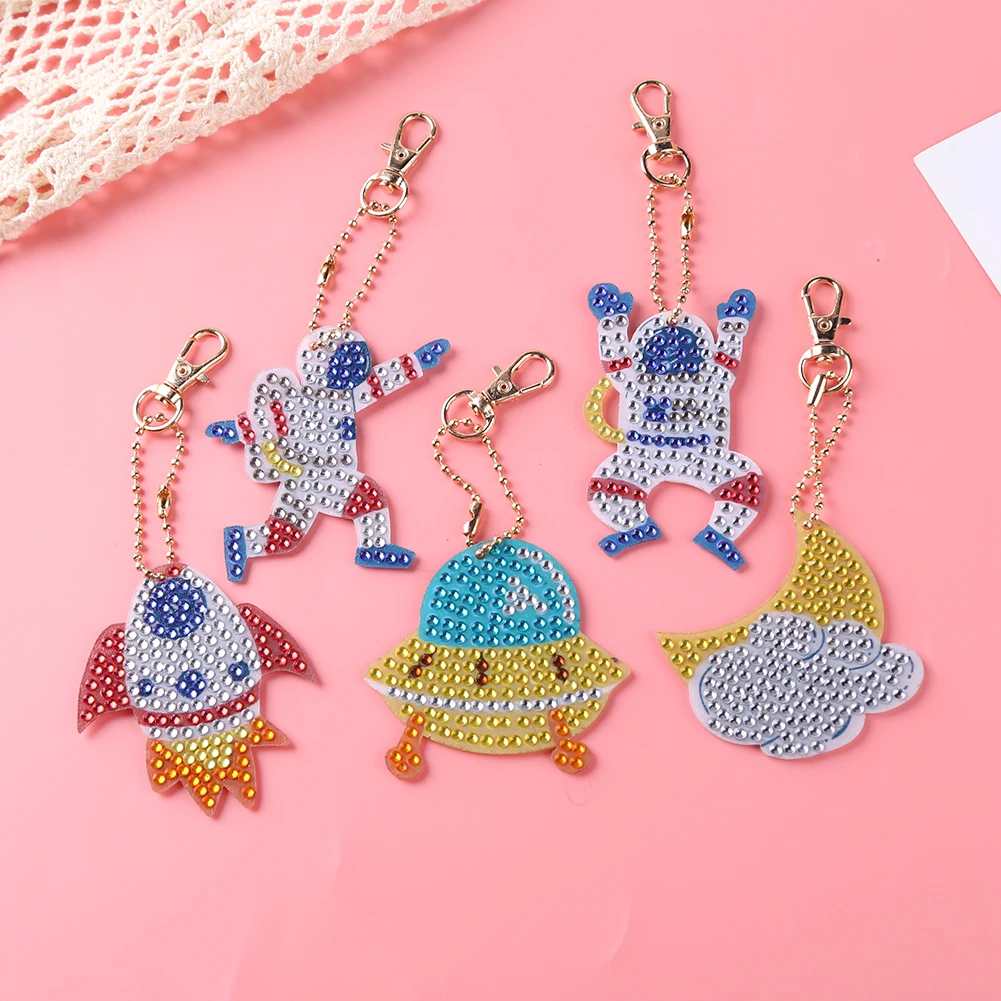 

5pcs Diamond Painting Keychain DIY Rhinestone Gift Novelty for Boys/Girls Egg Space Special Shaped for Bag Key Ring Pendant