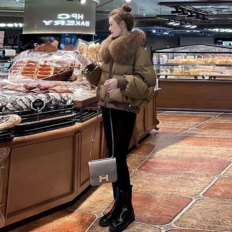 Женский пуховик с большим меховым воротником енота короткая зимняя куртка 2024