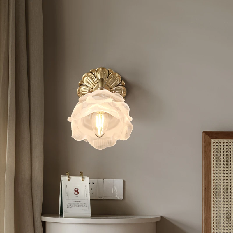Купи Copper French Cream Style Retro Wall Lamp Rose Bedroom Bedside Lamp Living Room Beautiful Decorative Glass Wall Lamp за 6,668 рублей в магазине AliExpress
