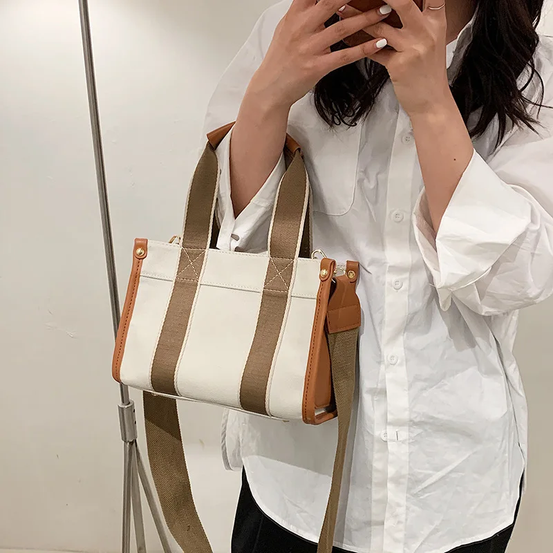 

Простая Сумка-тоут, новинка 2023, Корейская версия модной сумки, маленькая квадратная сумка, сумка через плечо на одно плечо, роскошная женска...