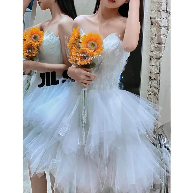 

Белое простое короткое вечернее платье, красивое Тюлевое платье с перьями, сексуальные коктейльные платья на заказ с глубоким V-образным вырезом