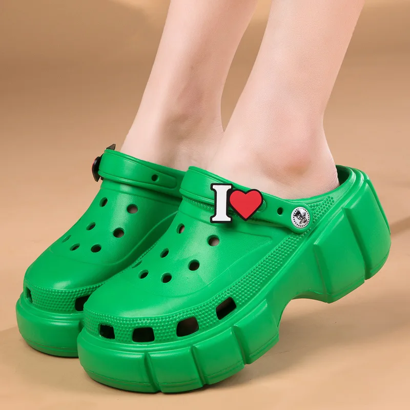 

New Arrival Women Summer Solid Thick Soles Garden Clogs with DIY Charms Attractive Beach Sandals Waterproof Classic Nursing Shoe