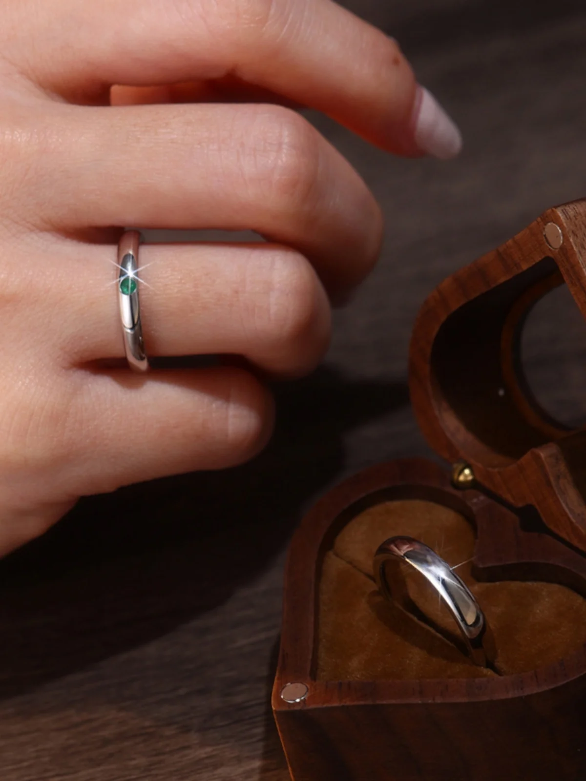 Mr. Z оригинальное кольцо из серебра 925 пробы с натуральным изумрудом для пары