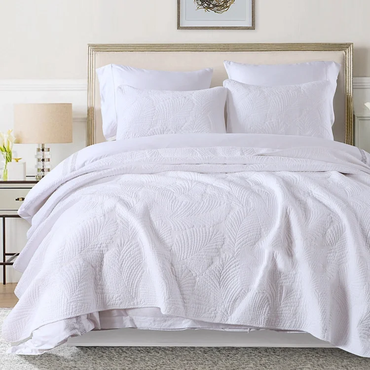 

Three-piece bedding set