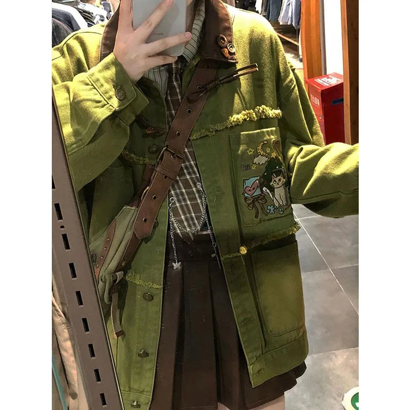 Женская джинсовая куртка с вышивкой