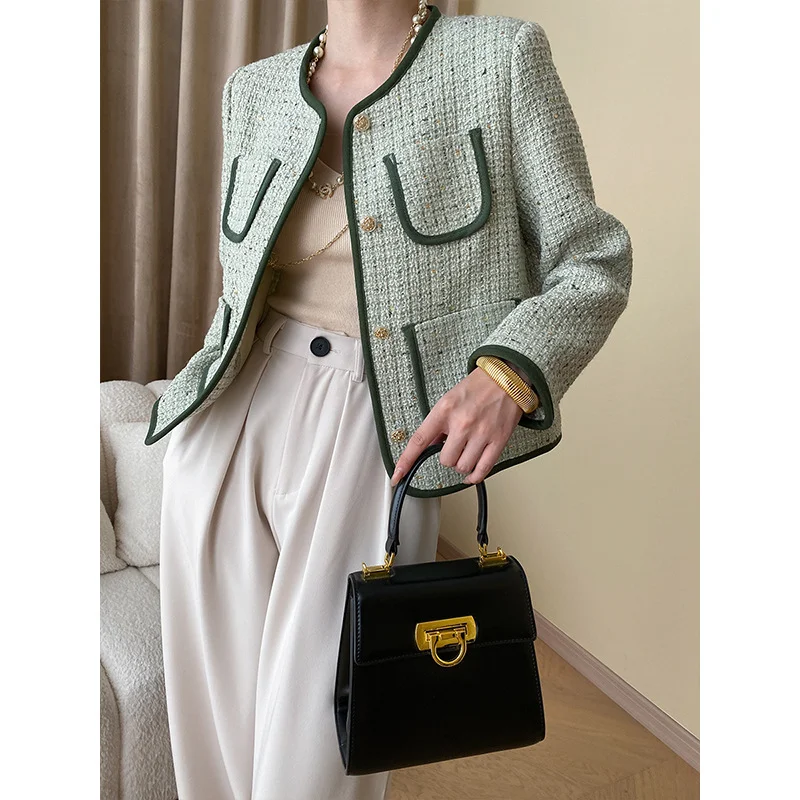 Рисунок 2 - Женское твидовое пальто с контрастными карманами