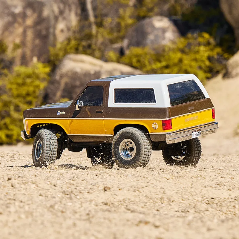 Фото Радиоуправляемая модель внедорожника FMS Rc Crawler 1:24 Chevrolet K5 Blazer, винтажный пикап, для любителей хобби. №4