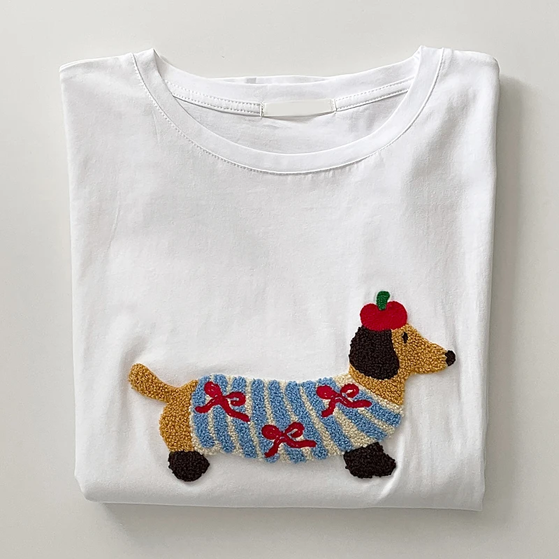 Летняя свободная и стройнящая футболка с вышивкой милой собаки круглым вырезом