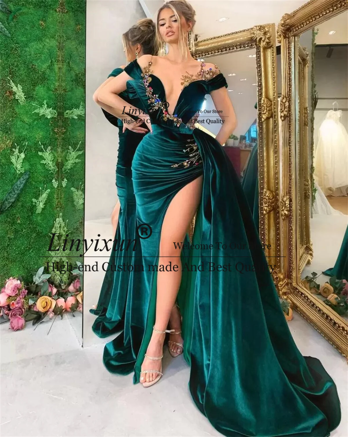 

Green Illusion Velvet Prom Dresses Deep V Neck Crystals Formal Evening Party Gown Sexy Side Split Cap Sleeves Robes de soirée