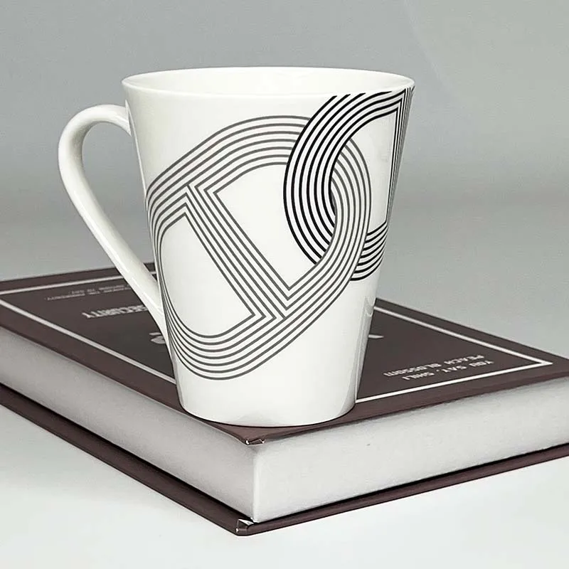 Скидка Новинка 2021, ручная чашка, колокольчик, кофейная чашка, Офисная новинка, подарок с подарочной коробкой, керамическая чашка, роскошная чашка д... Цена Новинка 2021, ручная чашка, колокольчик, кофейная чашка, Офисная новинка, подарок с подарочной коробкой, керамическая чашка, роскошная чашка д...