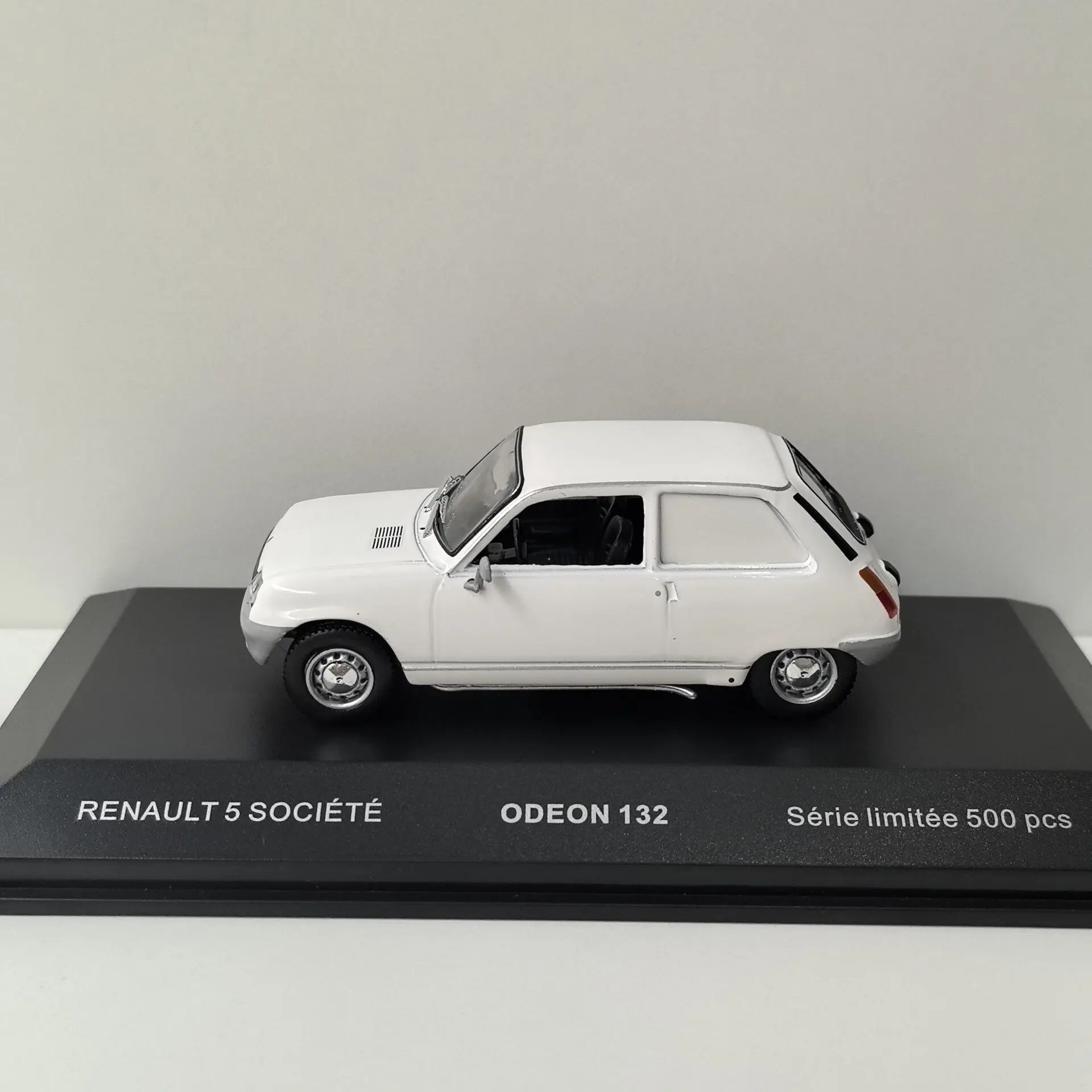 Фото Масштабная модель автомобиля ODEON 1/43 RENAULT 5 SOCIETE 2S из литого металла №2