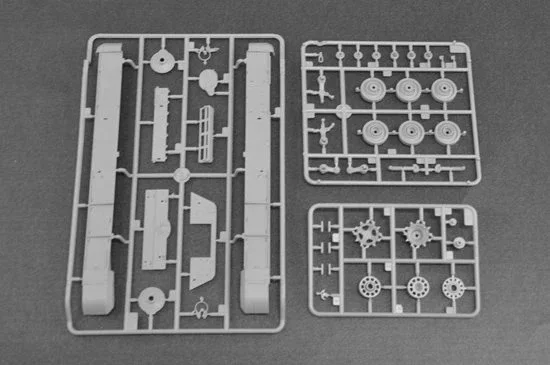Фото Trumpeter 05574 1/35 Российская самоходная 152-мм гаубица 2С19 МСТ-С, подарочный пластиковый сборный макет для демонстрации, набор для сборки модели №3