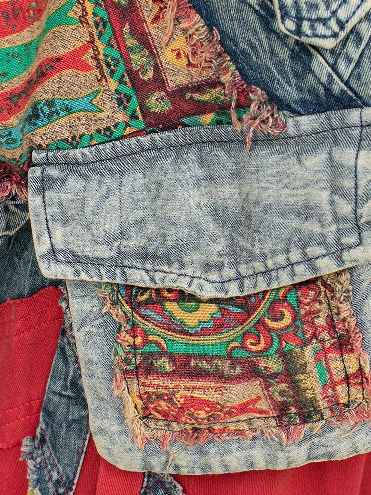 Джинсовый жилет в стиле пэчворк с принтом китайском + висячие брюки контрастного