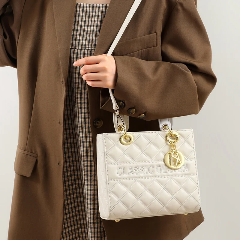 Женская сумка через плечо