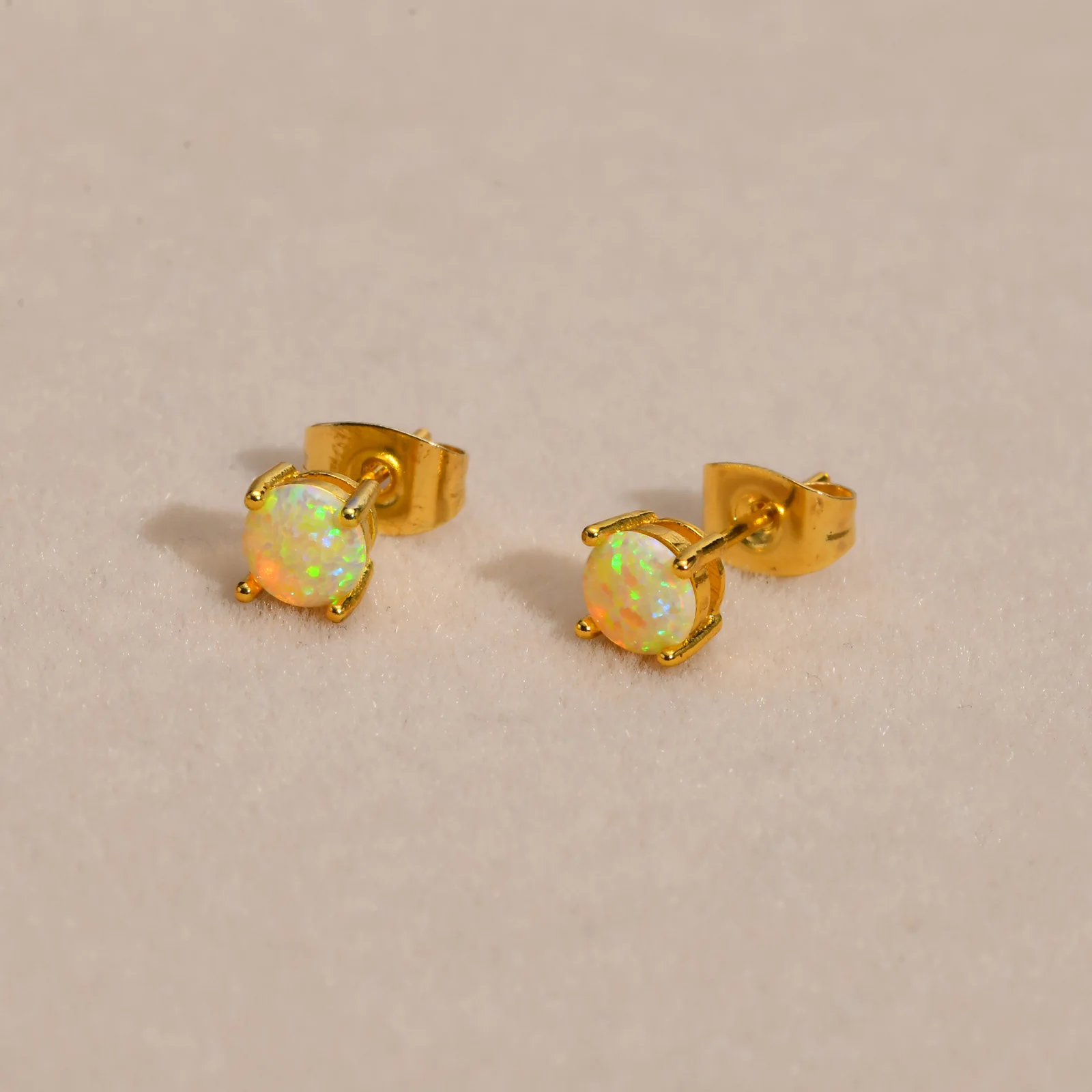 

Серьга из опалового стержня женщин, элегантные крошечные серьги из нержавеющей стали