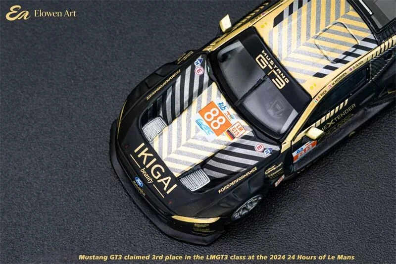 Фото Коллекционная модель автомобиля 1:64 Mustang GT3 LeMans 24h No.88 3rd BlackGold, литая под давлением №1