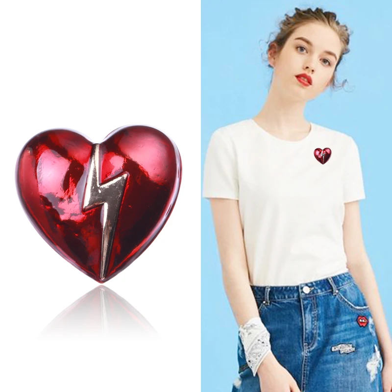 

Fashion Temperament Personality Red Heart Brooch Small Lightning Corsage