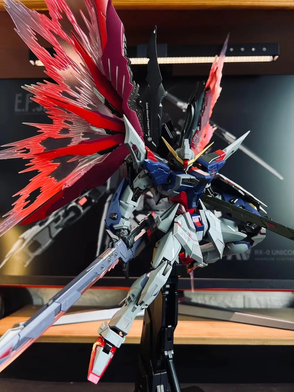 Фото Конструктор Bandai Gundam: модели Barbatos, HG Strike Freedom, Mobile Suit Wing Unicorn, Red Astray, фигурки MG Gundam Robot №4
