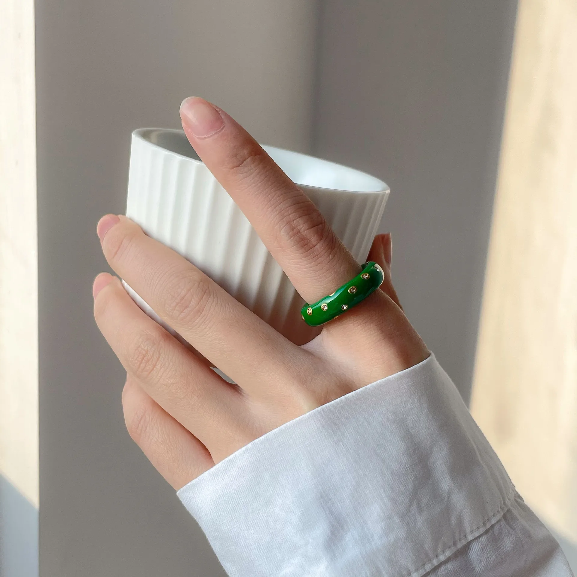 

Женское кольцо с зеленой эмалью, роскошное кольцо из титановой стали с инкрустацией из мелких бриллиантов