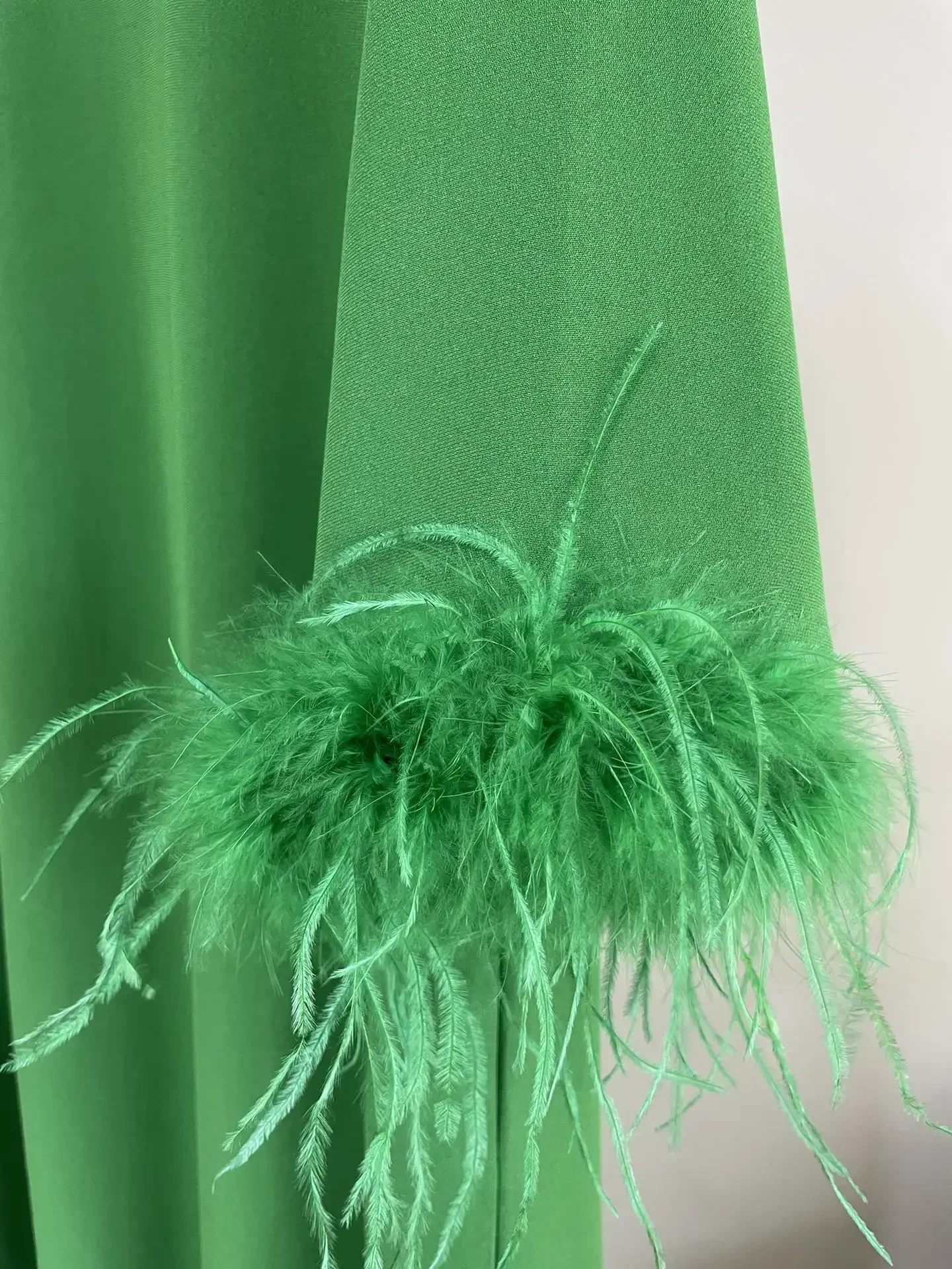 Женское платье средней длины с пышными рукавами цвет в ассортименте