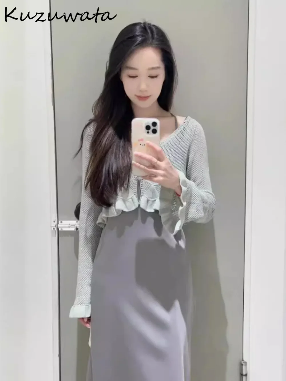 Kuzuwata Sweet V-образным вырезом с рукавами-лепестками и оборками вязаный кардиган