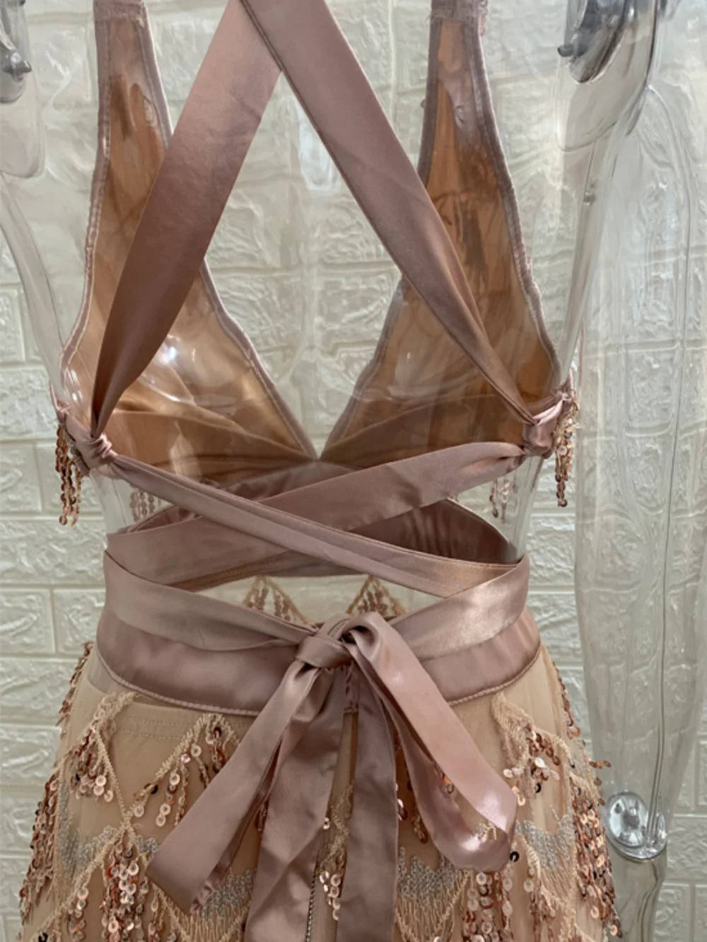 Летний женский костюм с блестками соблазнительный короткий топ на бретельках и