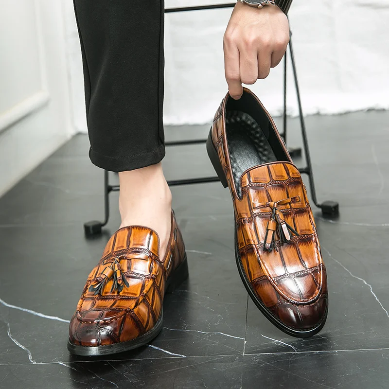 

New Red Sole Loafers for Men Brown Yellow Slip-On Round Toe Solid Tassels Stone Pattern Business Men's Formal Shoes