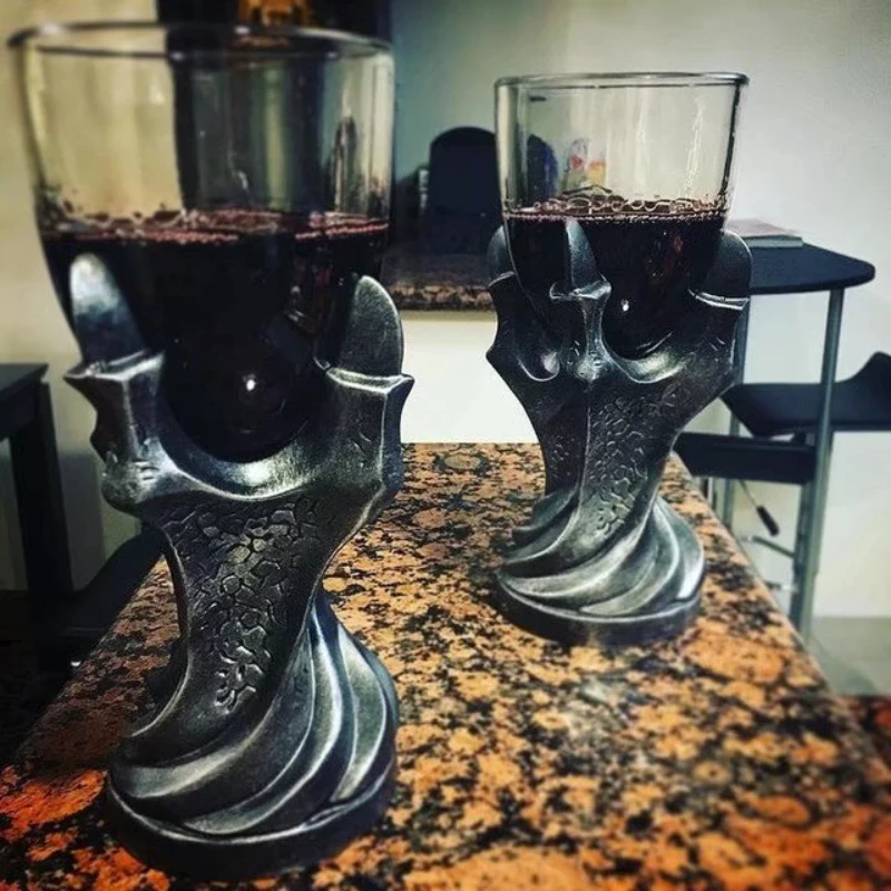 

Creative Game Dragon Claw Cup Plexiglass Goblet European and American Personality Wine Whiskey Beer Mug
