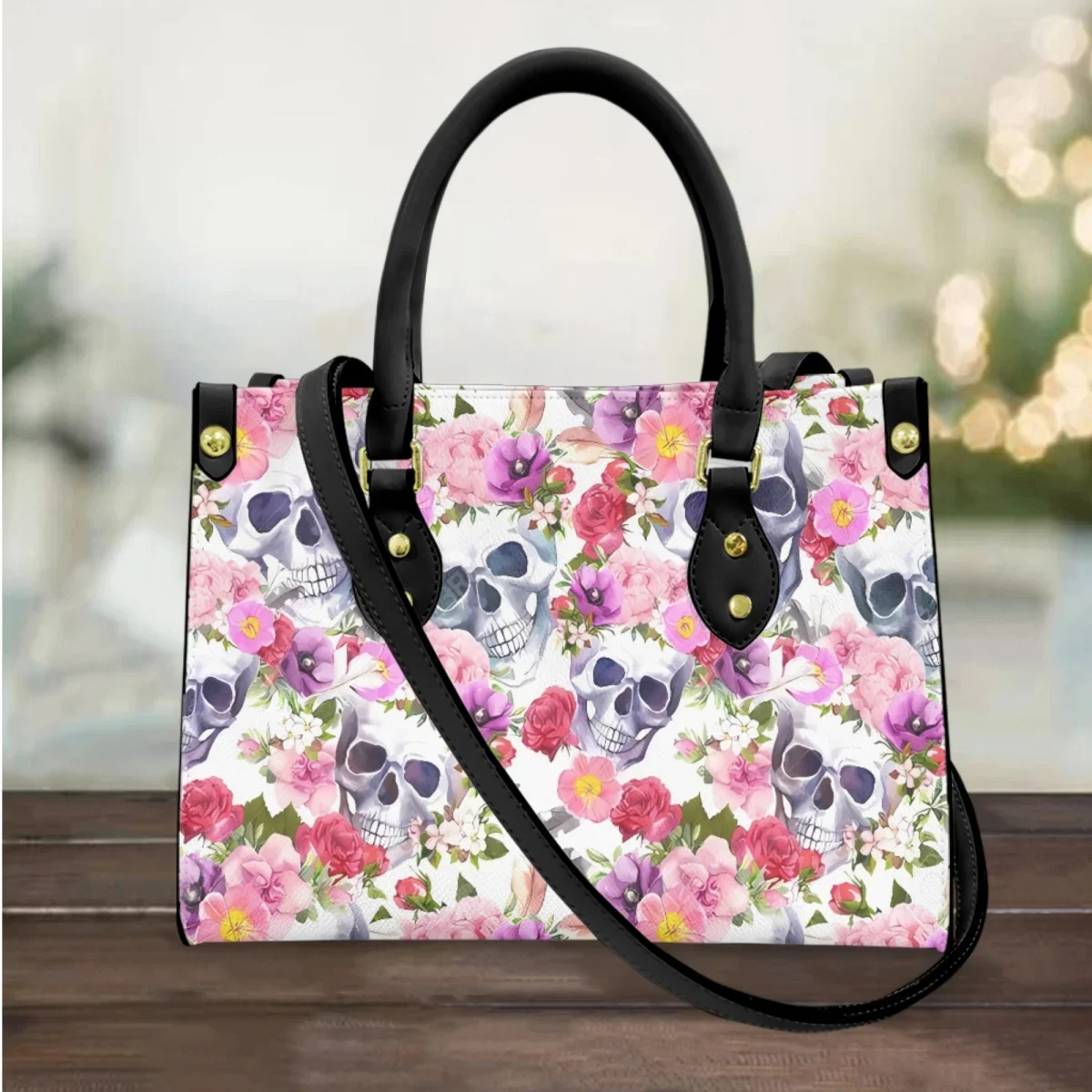 Женская сумка-мессенджер с длинным ремнем на плечо