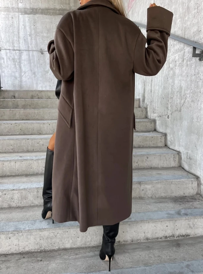 Рисунок 4 - Женское модное двубортное пальто с длинным рукавом