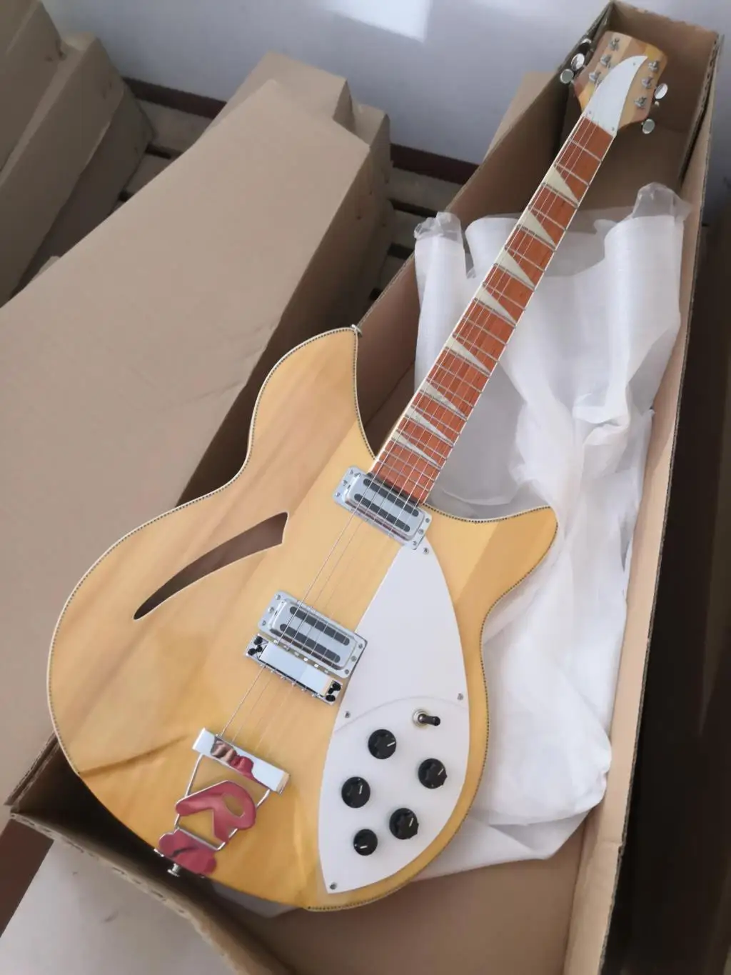 

Высококачественная 6-струнная электрическая гитара, Ricken 360 Вишневый красный естественный цвет sunburst, электрическая гитара с полуполым корпу...