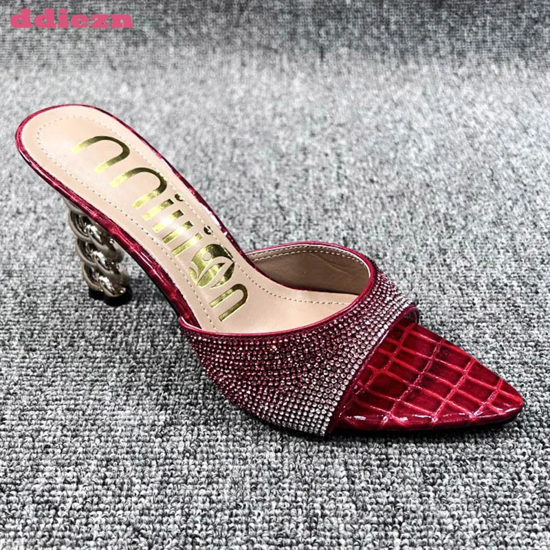 

Туфли-лодочки женские на тонком высоком каблуке, с острым носком