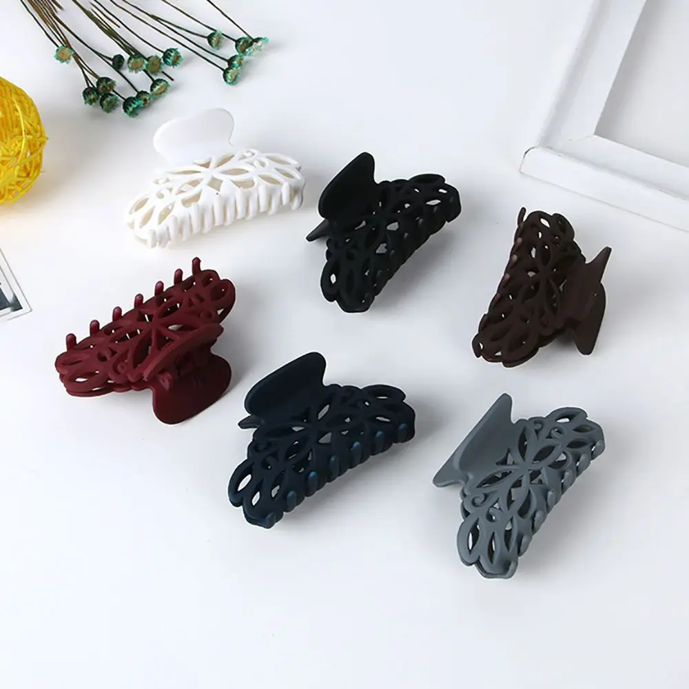 

1pc Plastic Hair Clips Claws Hollow Out Carving Flower Hair Pins Large Size Clamp Headwear Makeup Women Tools Accessories